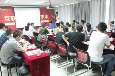 《人民日報(bào)》等中央媒體蒞臨秦工就M2B平臺等新業(yè)態(tài)進(jìn)行采訪 - 今日頭條(TouTiao.org)